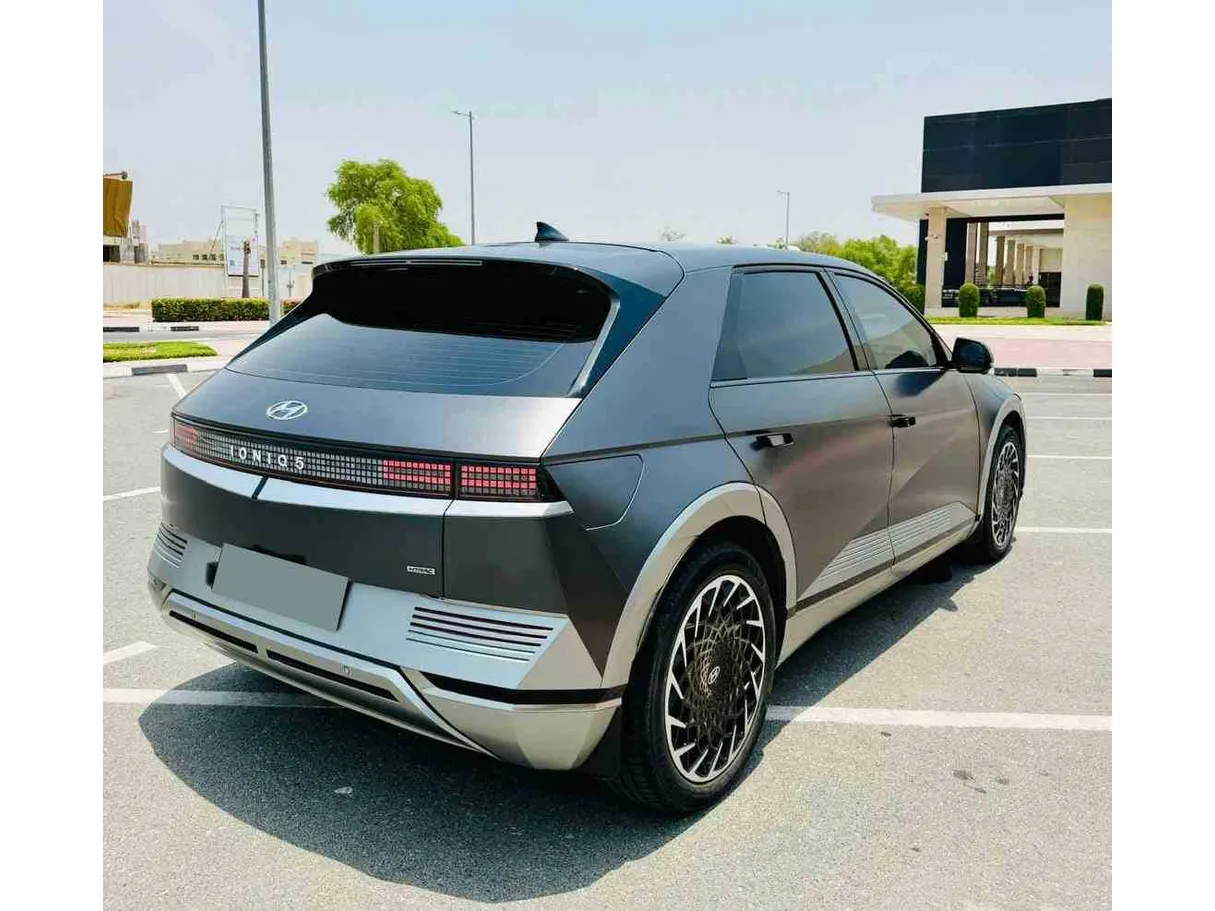 Car image 5