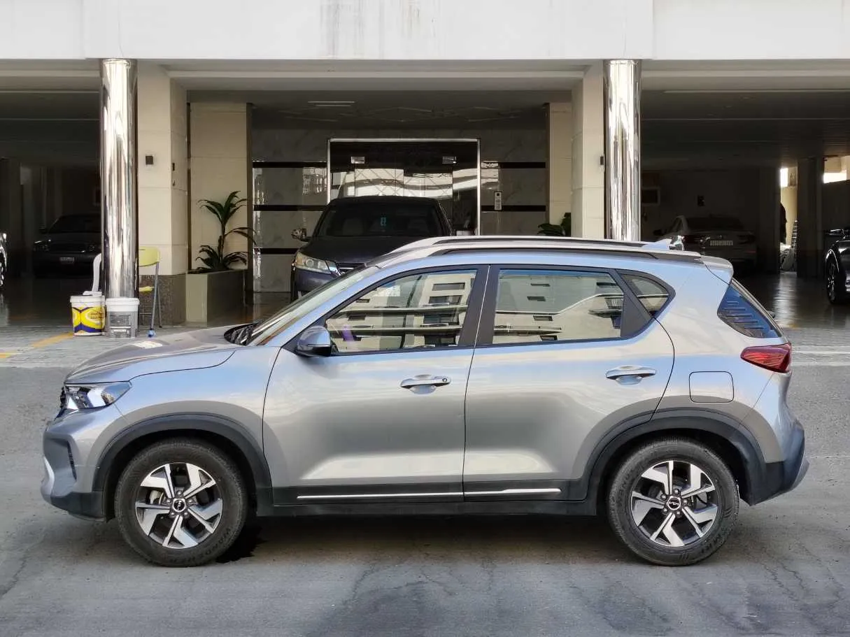 Car image 8