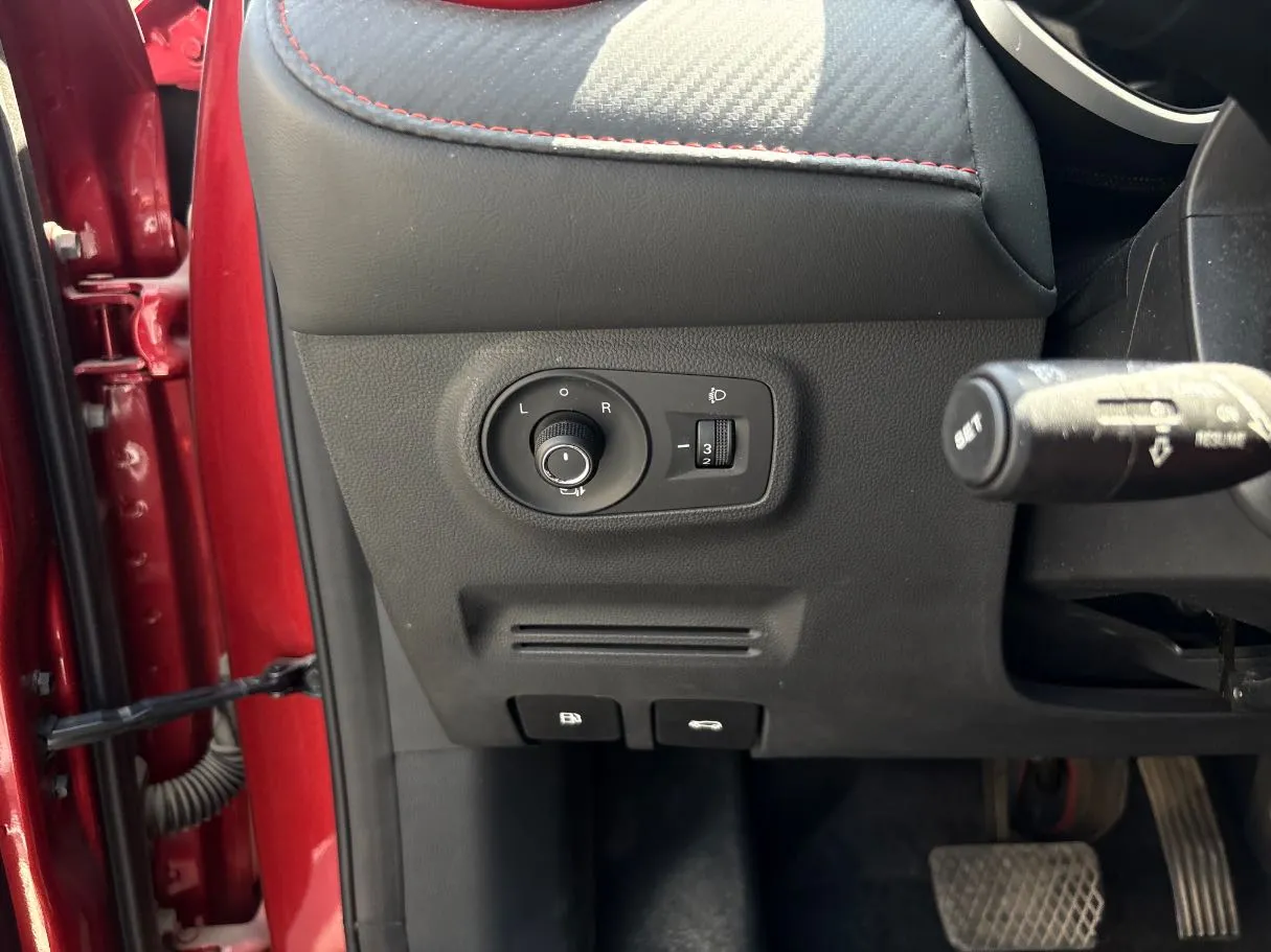 Car image 24