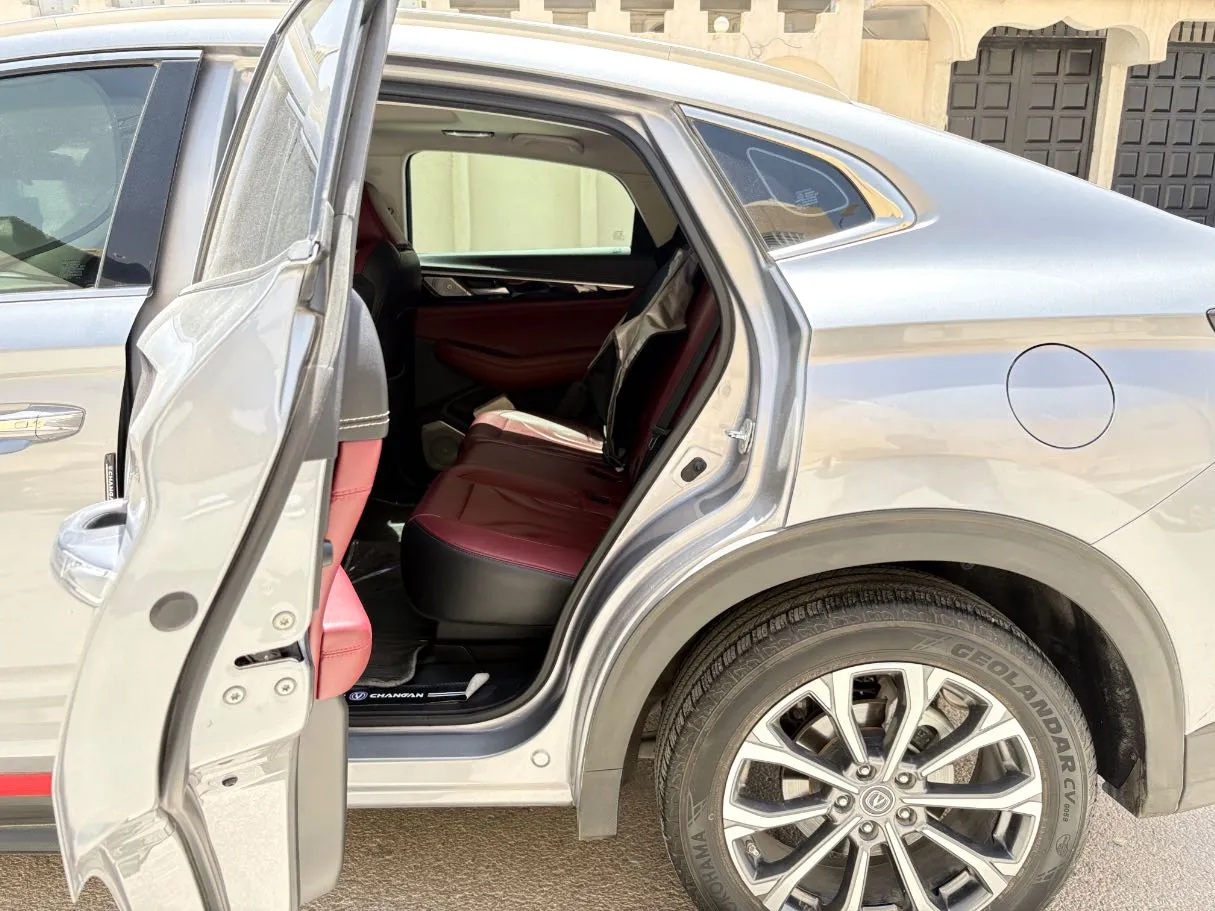 Car image 15