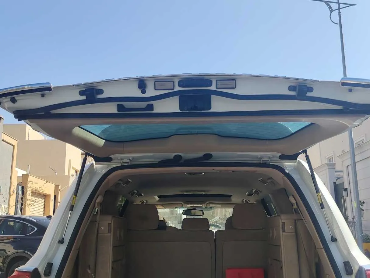 Car image 32