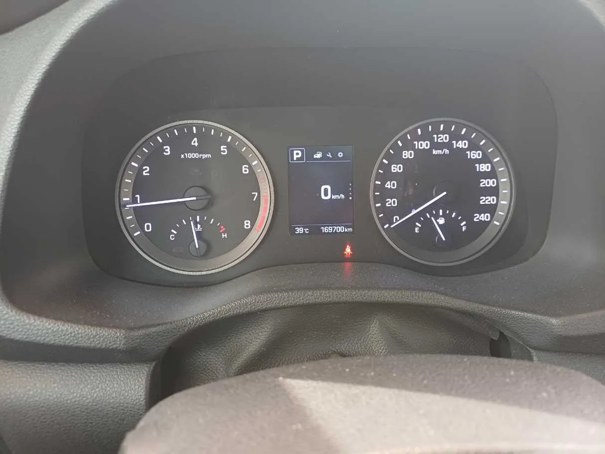 Car image 18
