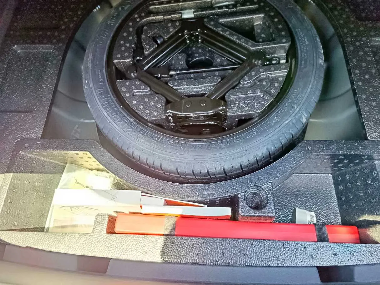 Car image 33
