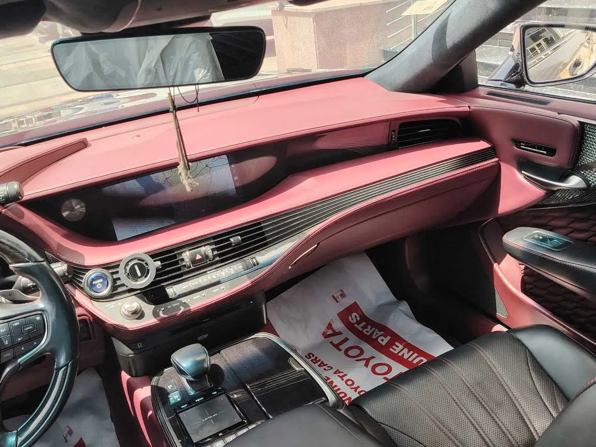 Car image 24