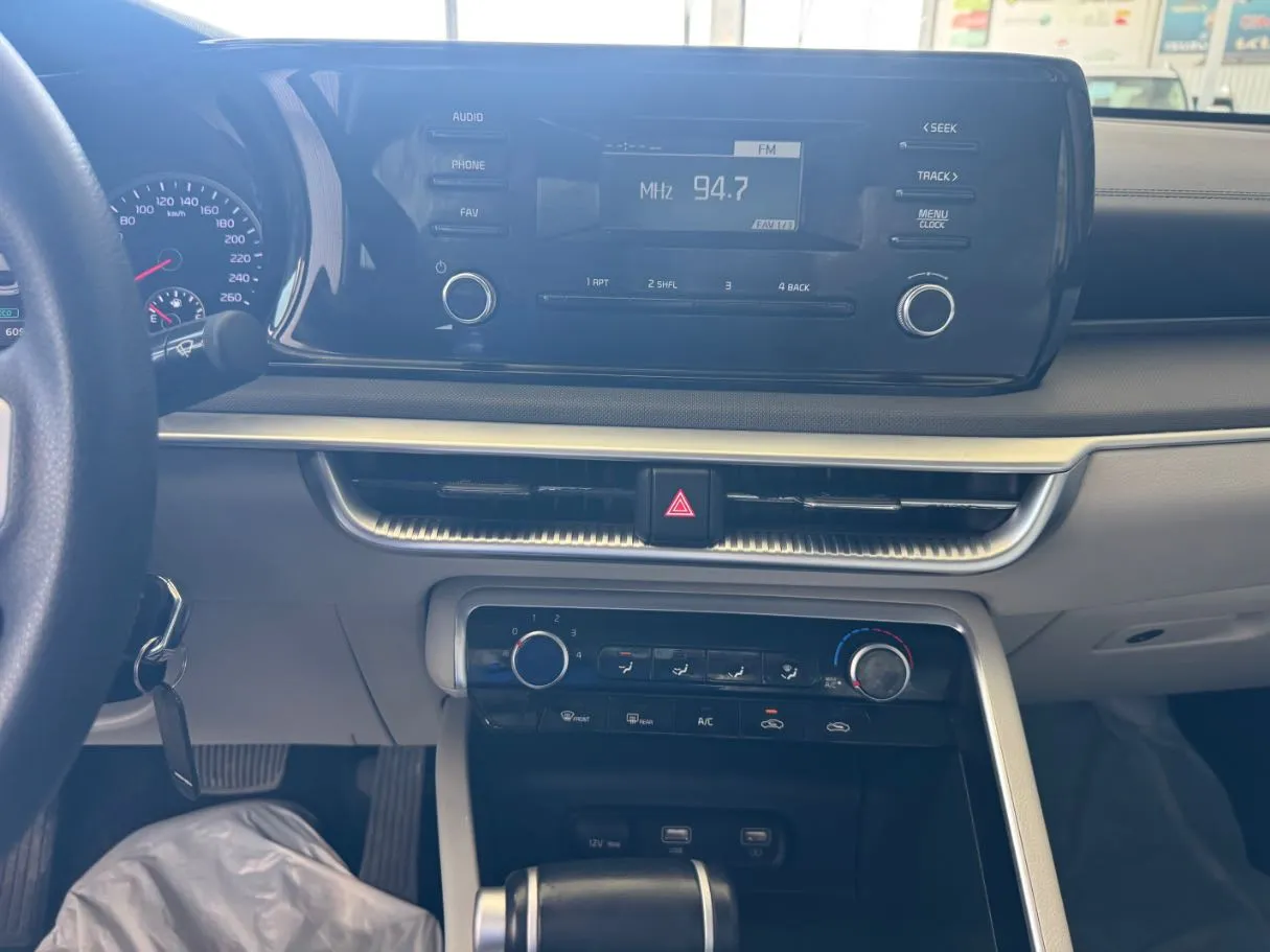 Car image 13