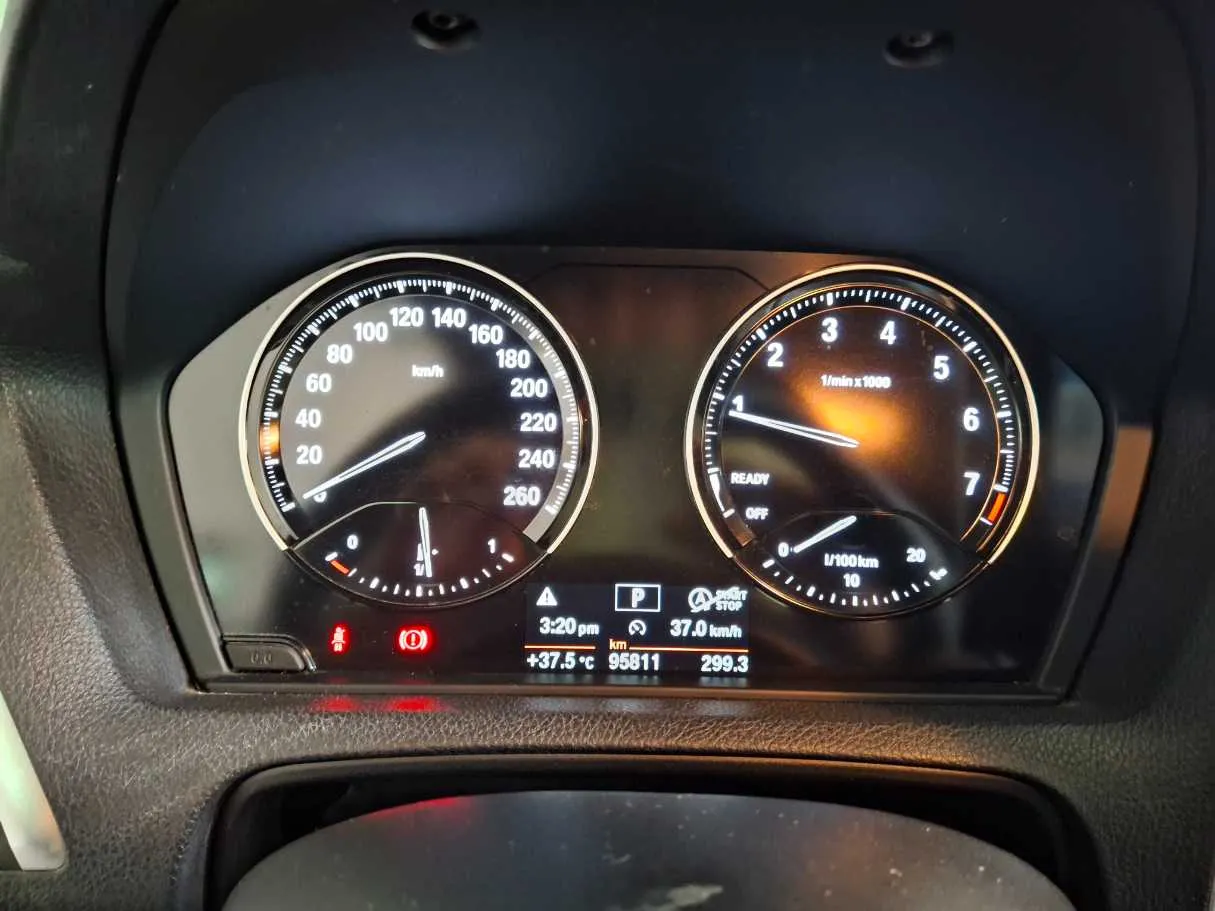 Car image 19