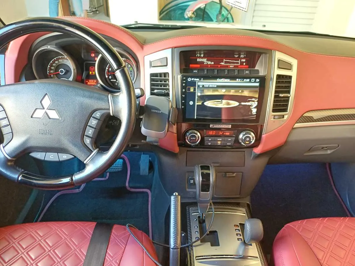 Car image 19