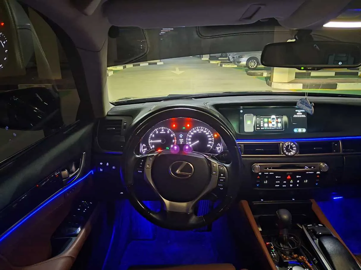 Car image 18