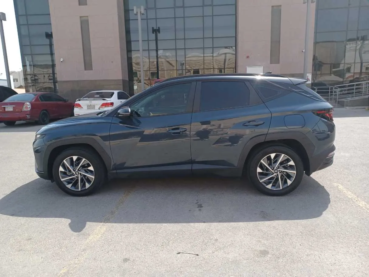 Car image 8