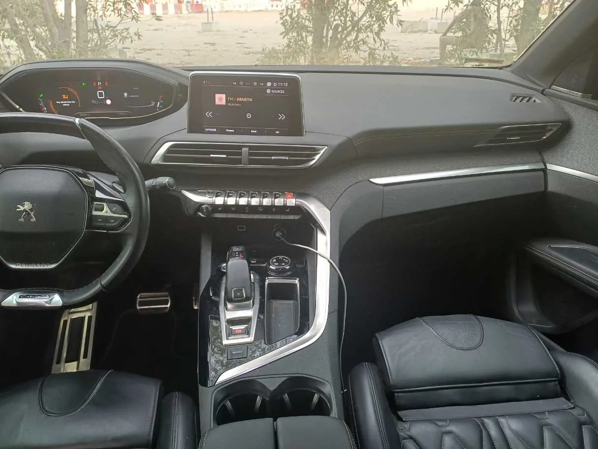 Car image 16