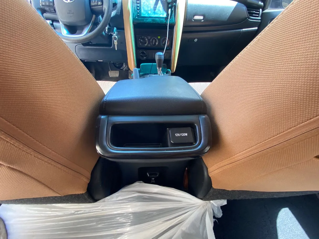 Car image 27