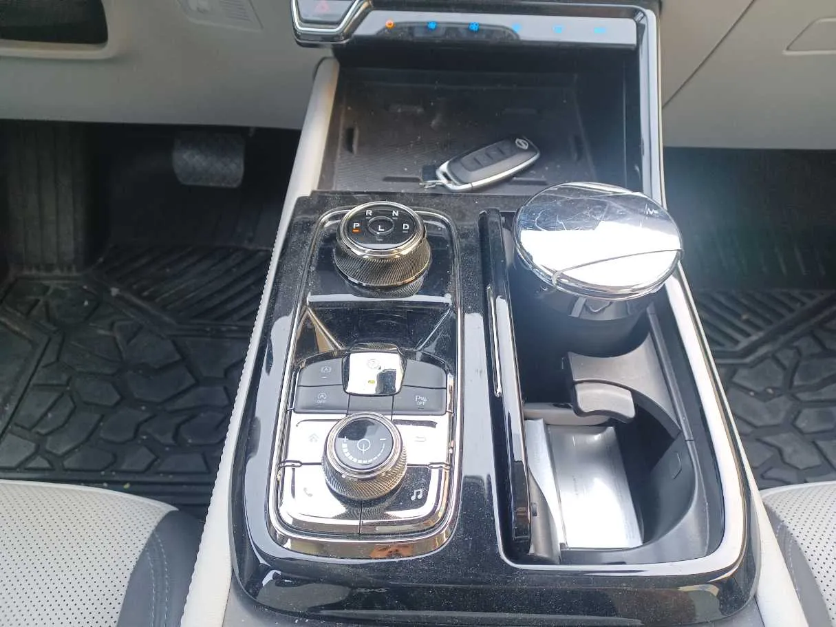 Car image 14