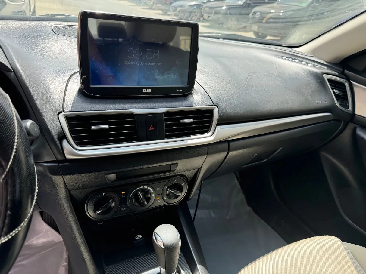 Car image 18
