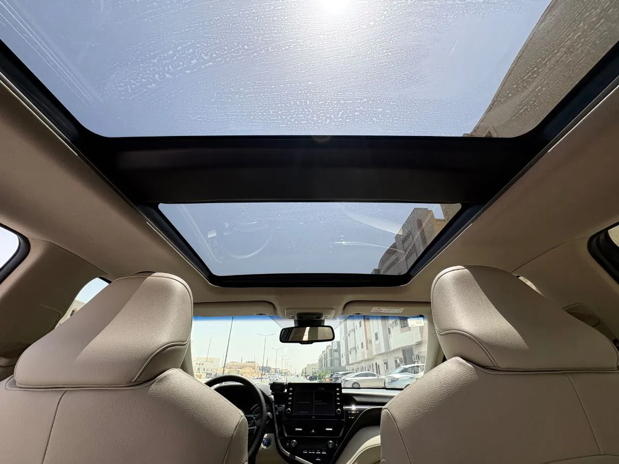 Car image 18