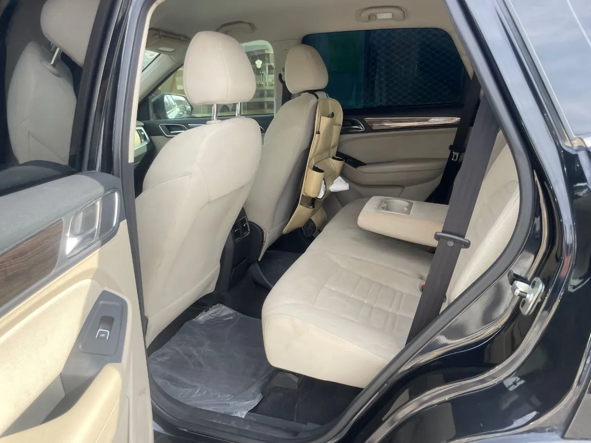 Car image 16