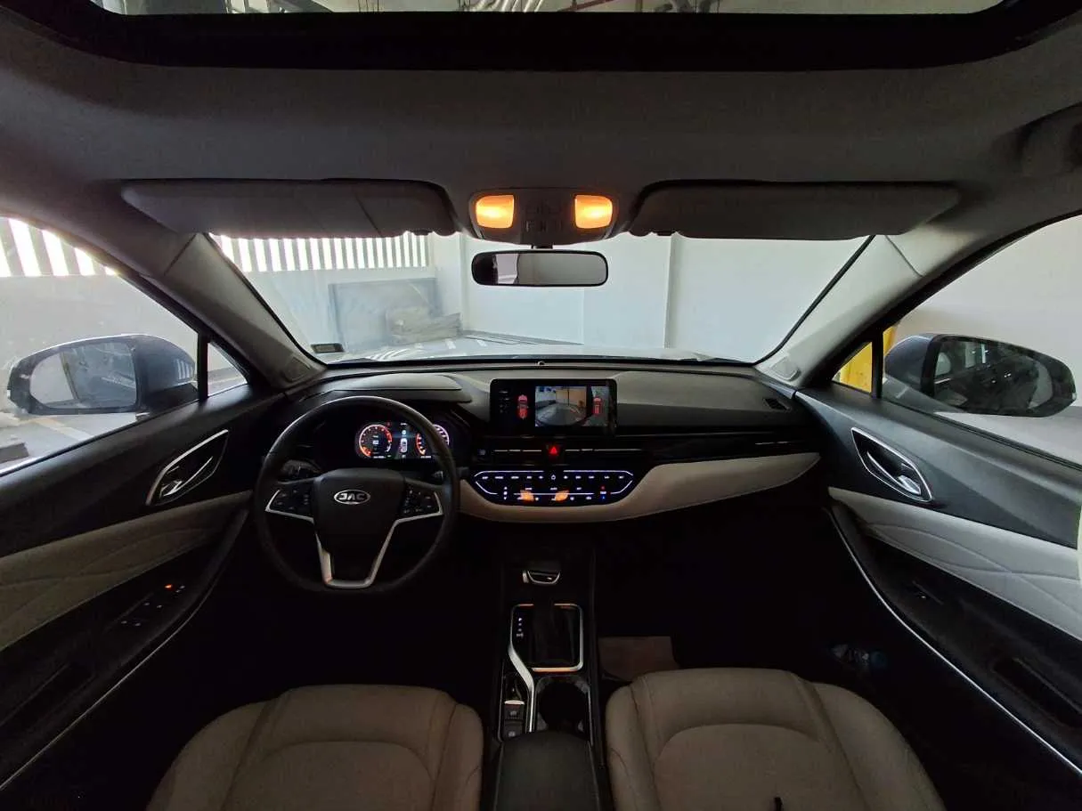 Car image 14