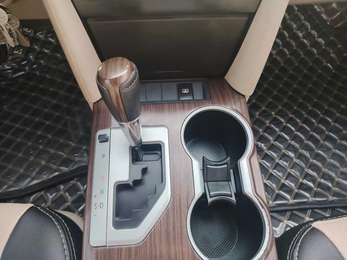 Car image 19