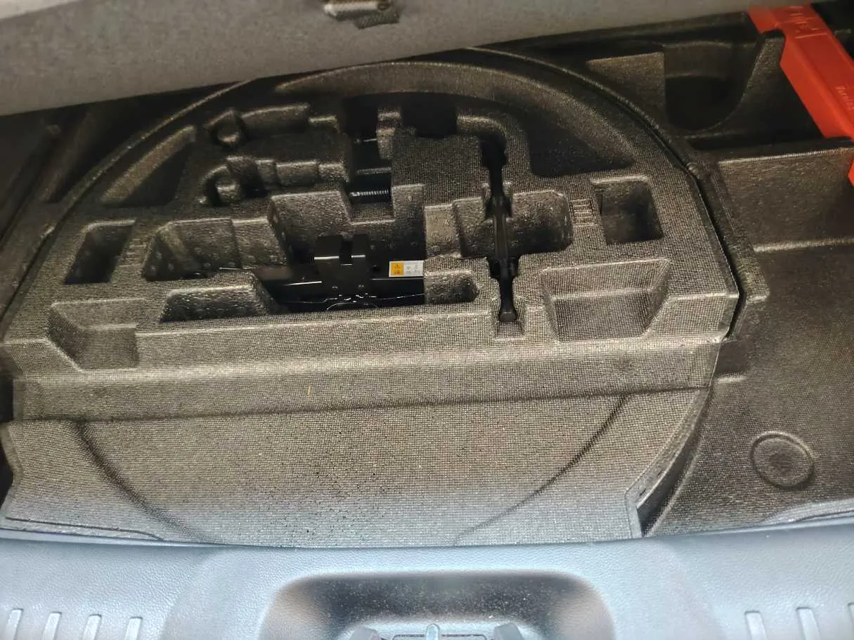 Car image 40