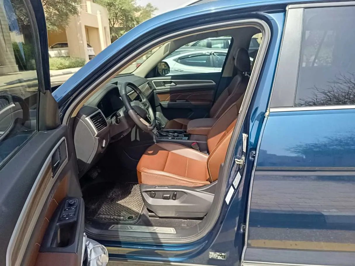 Car image 14