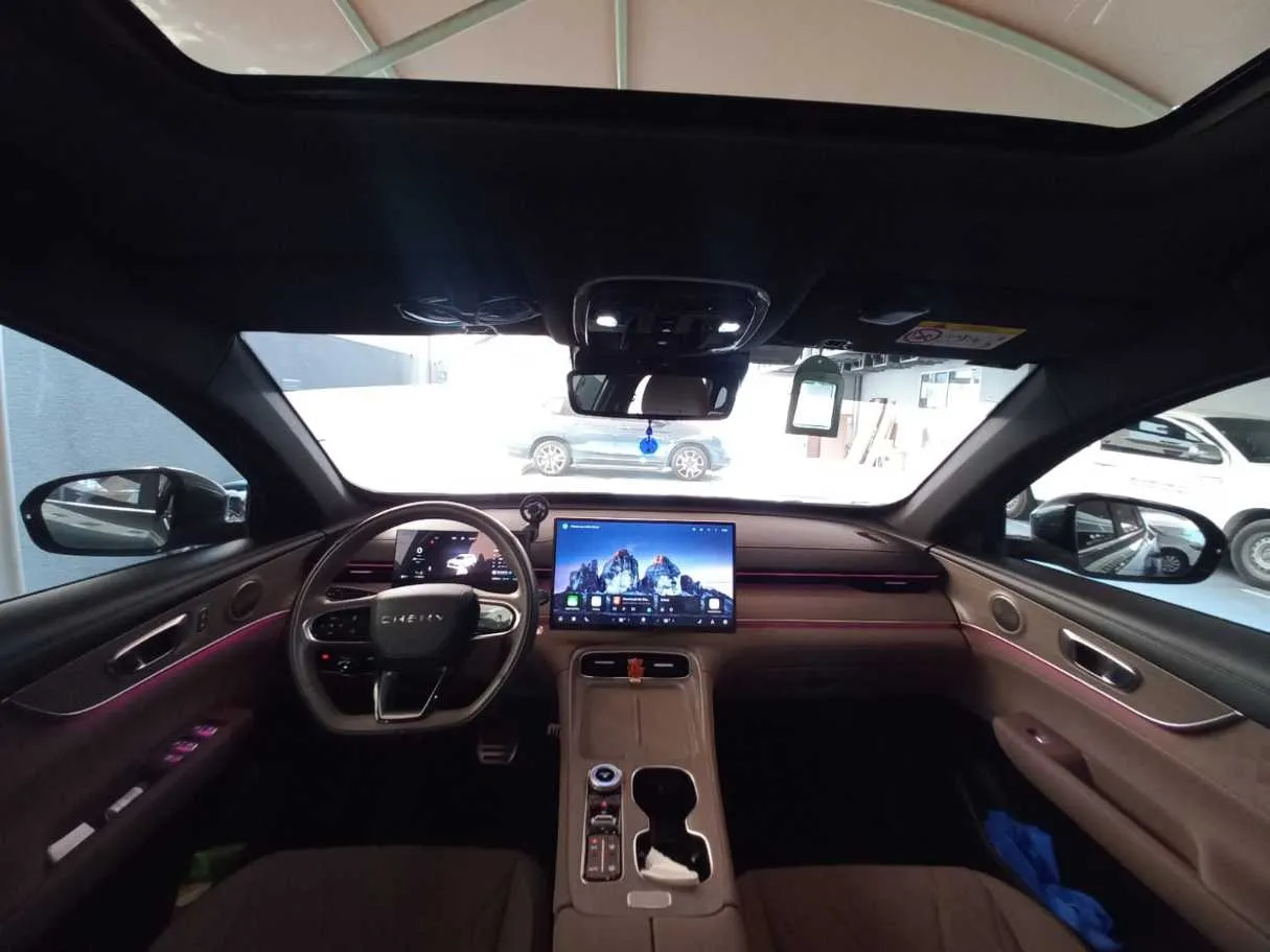 Car image 16