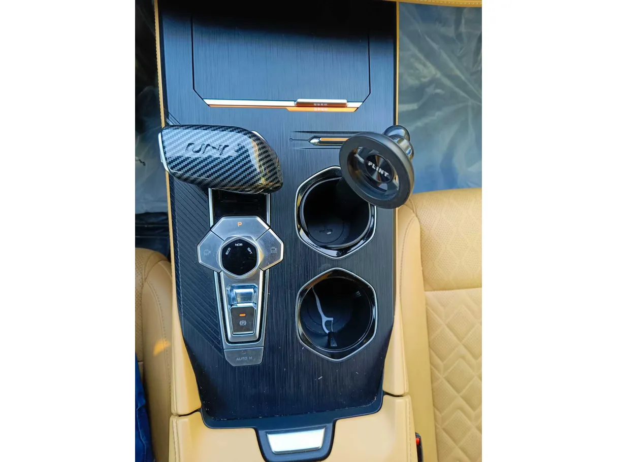 Car image 26