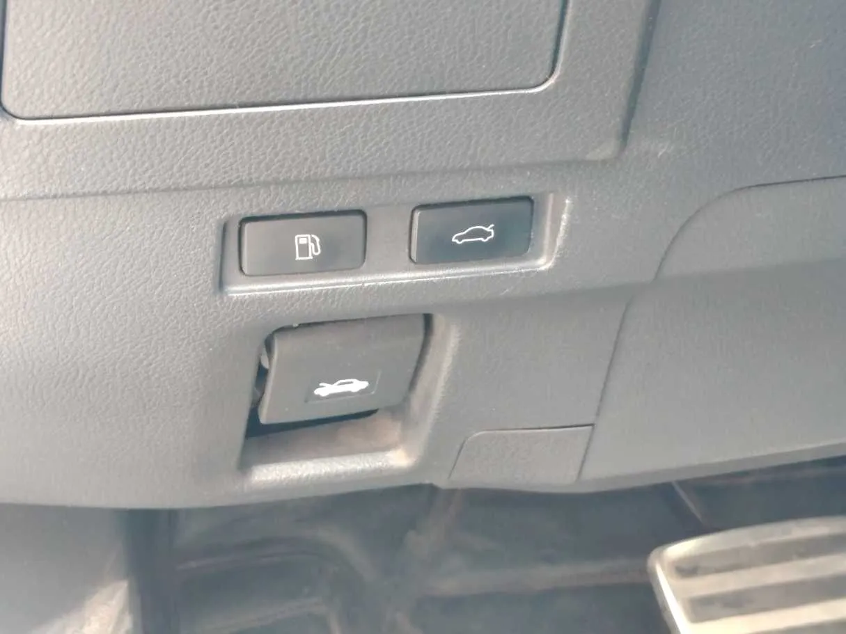 Car image 31
