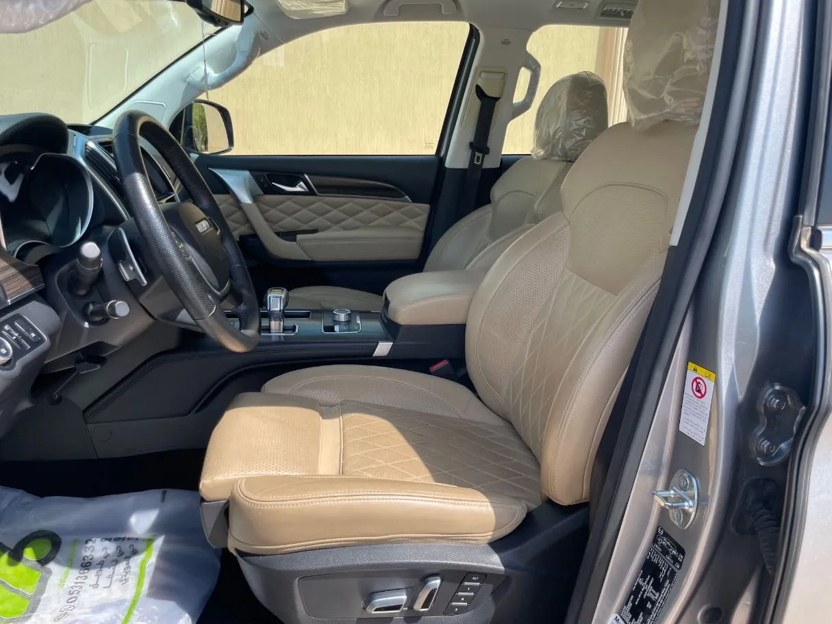 Car image 12
