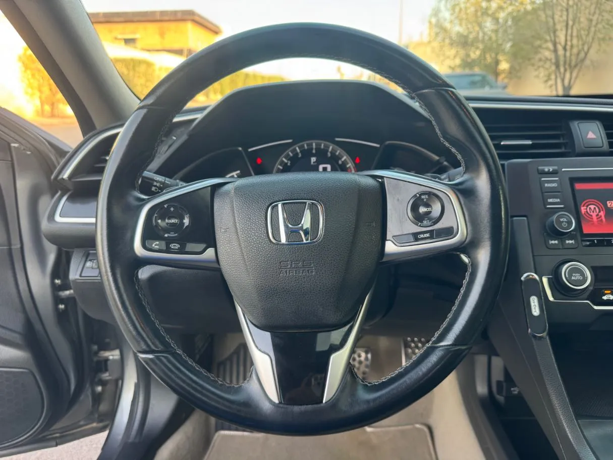 Car image 17