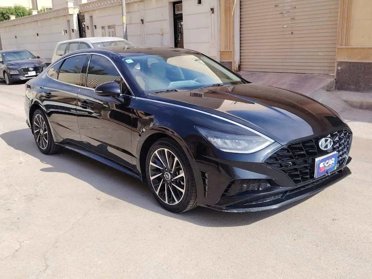 Car image 3