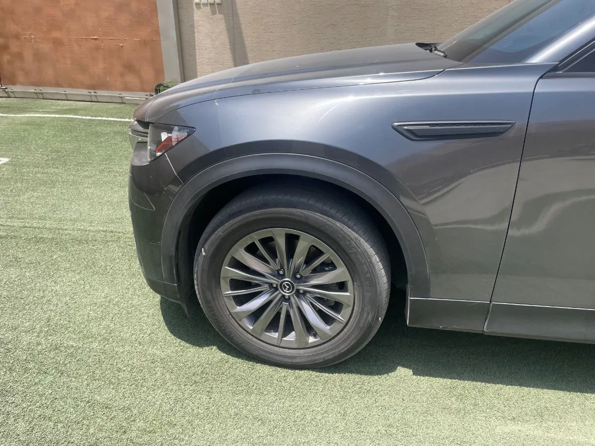 Car image 9