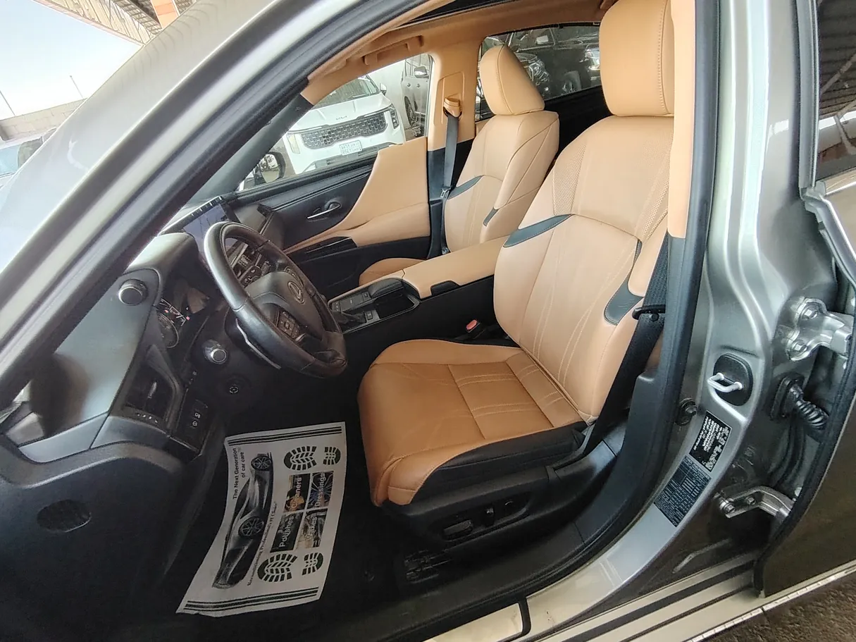 Car image 15