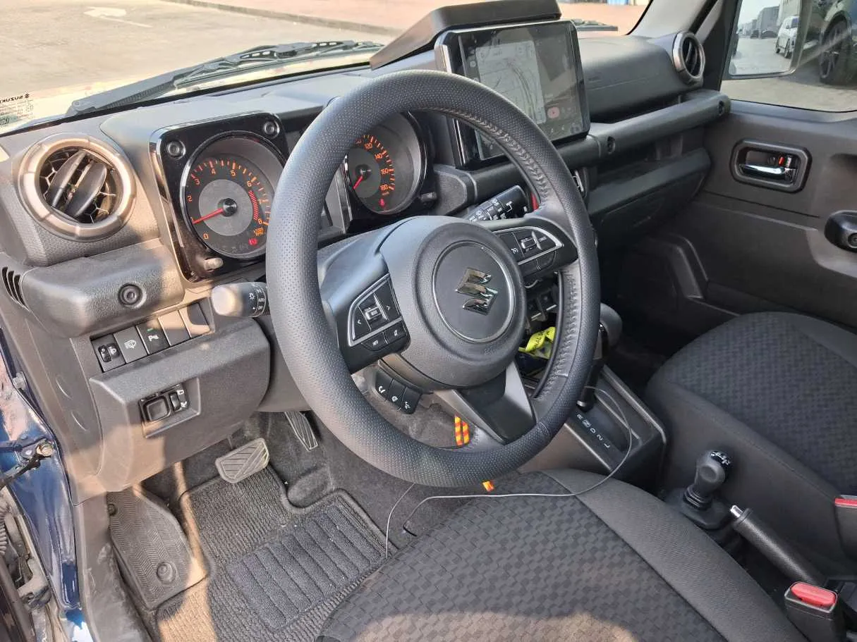 Car image 11