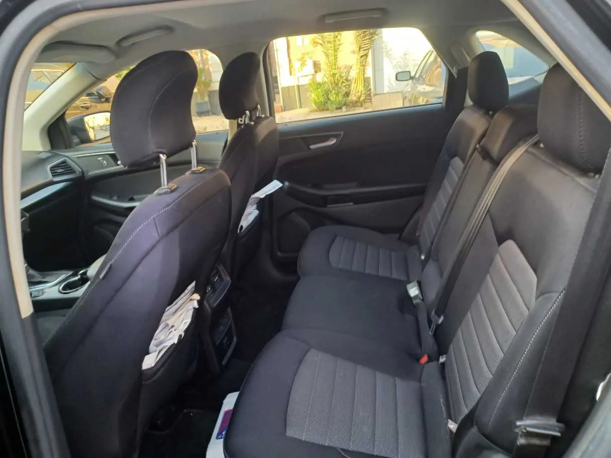 Car image 14