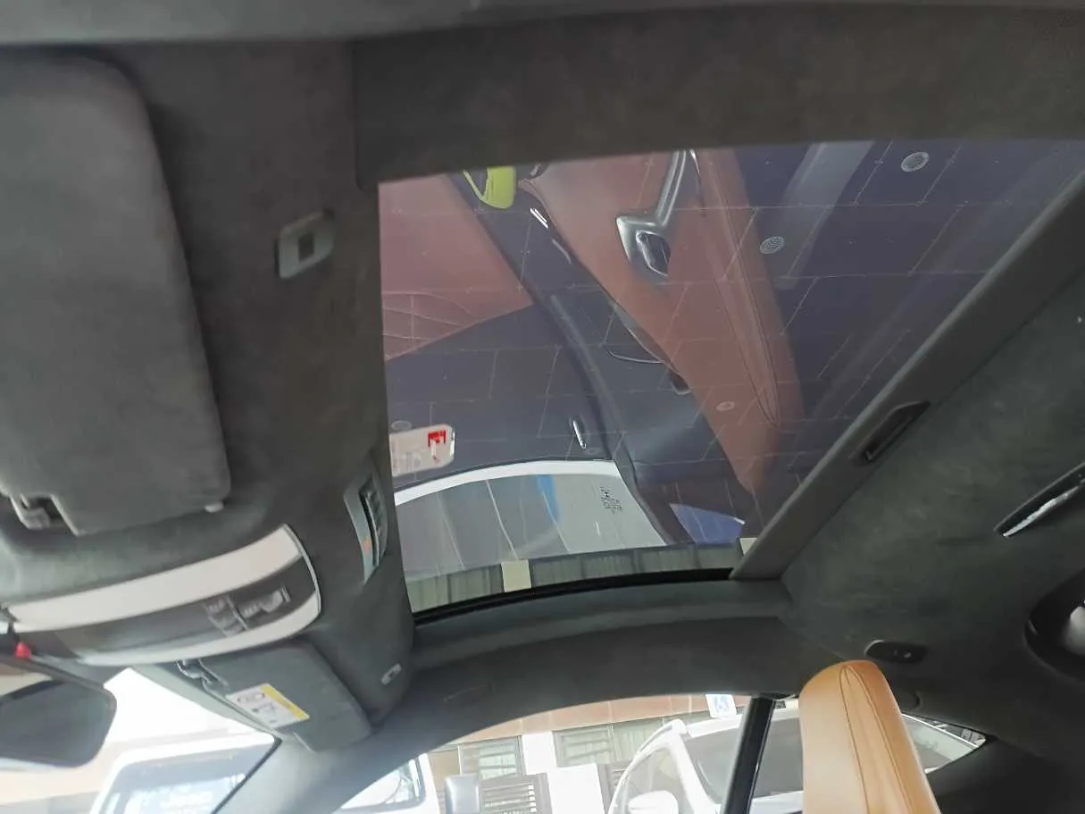 Car image 21