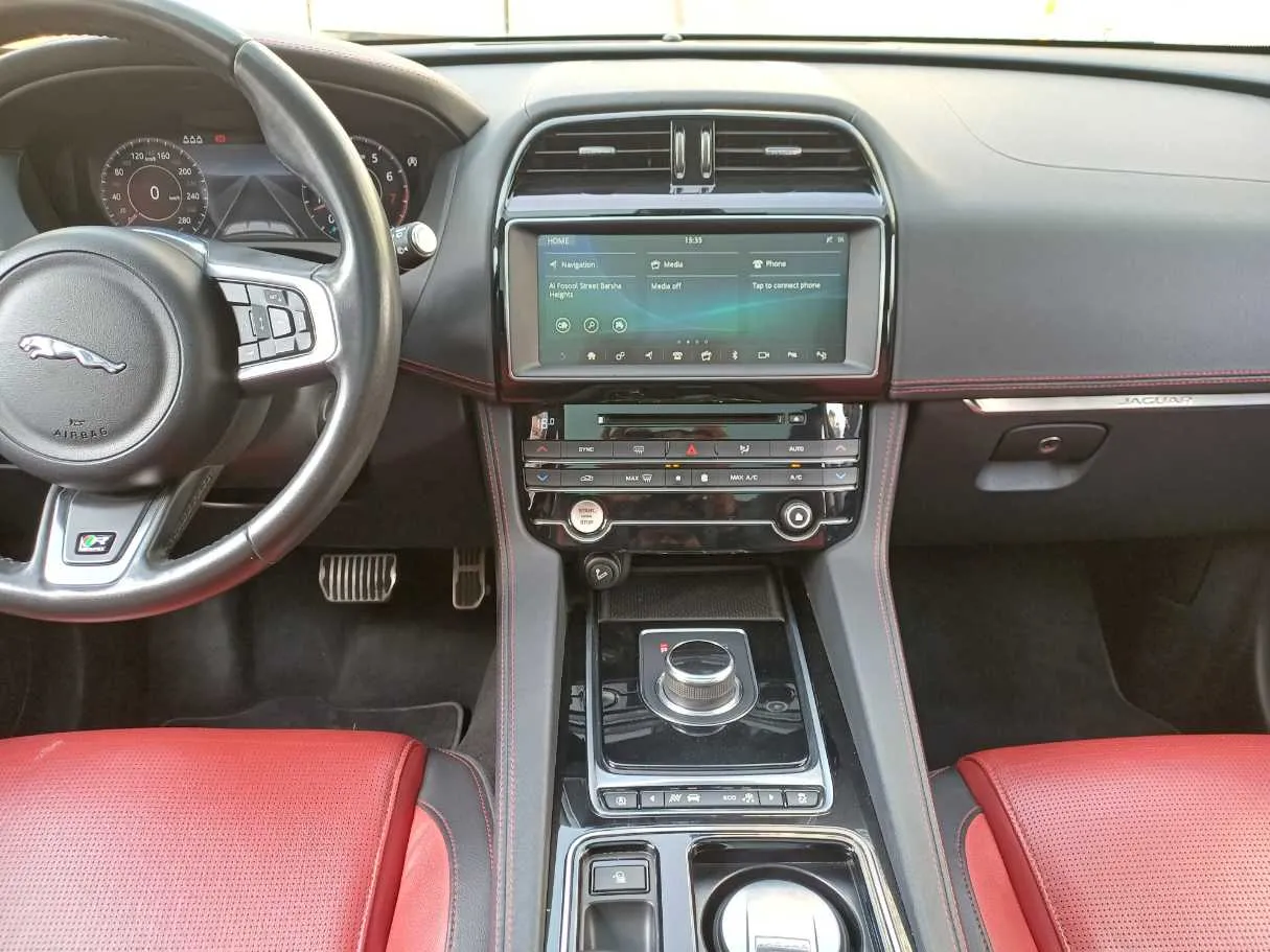 Car image 16
