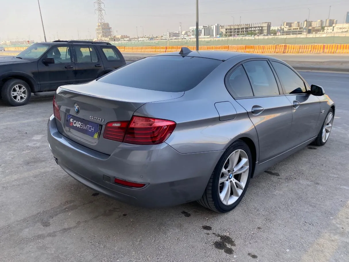 Car image 5