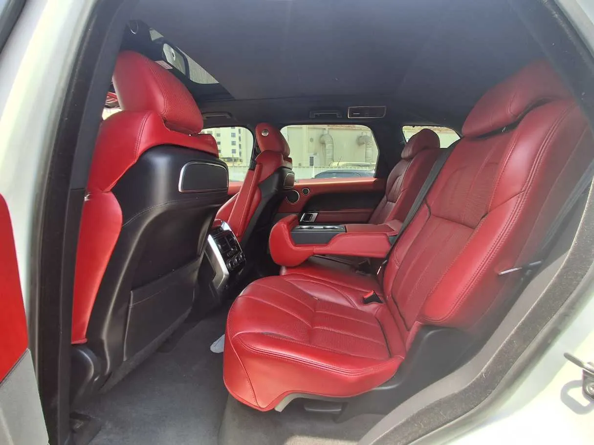 Car image 10