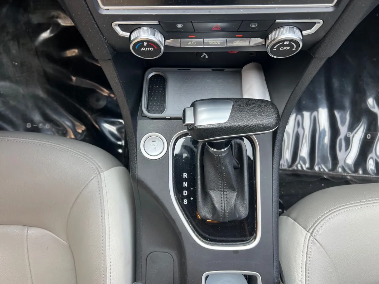 Car image 16