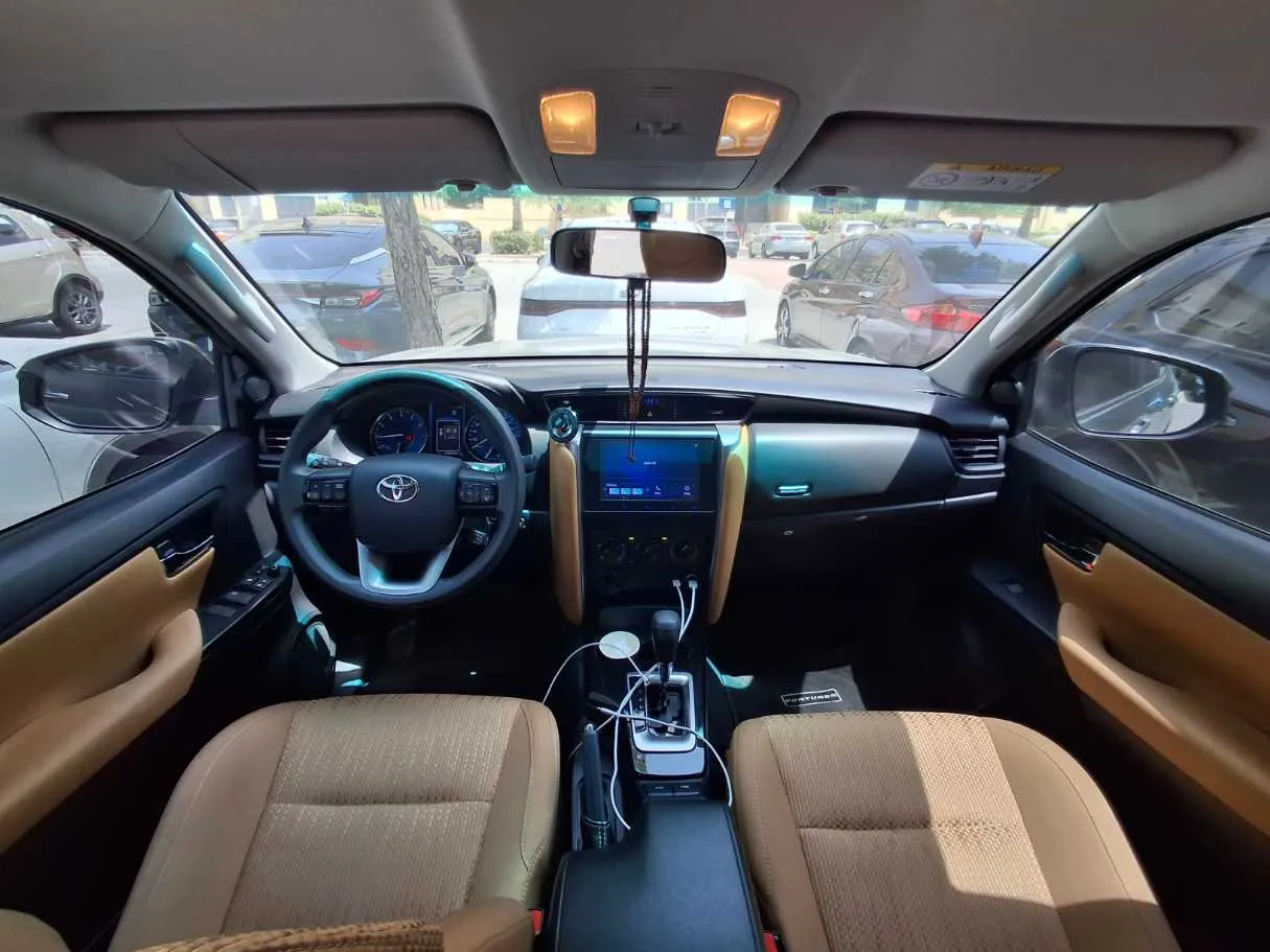 Car image 17