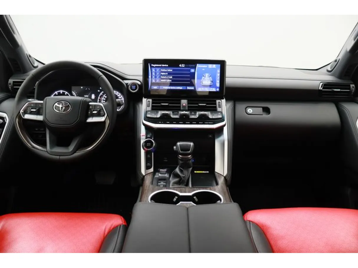 Car image 14