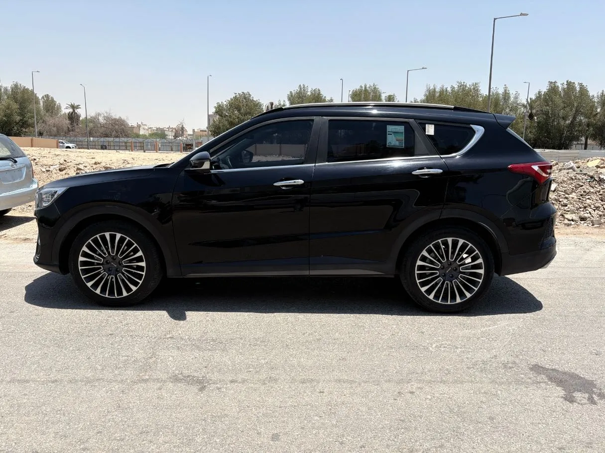 Car image 8