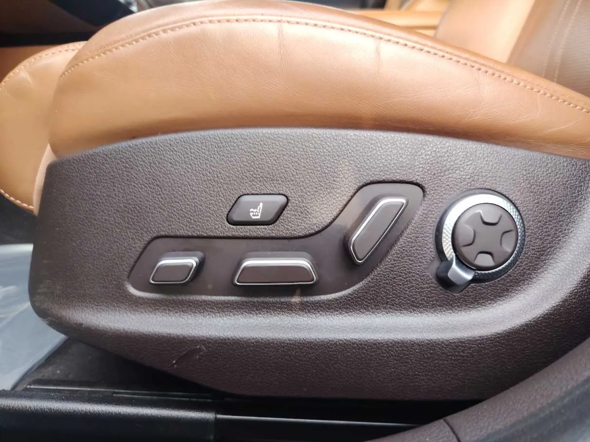 Car image 29