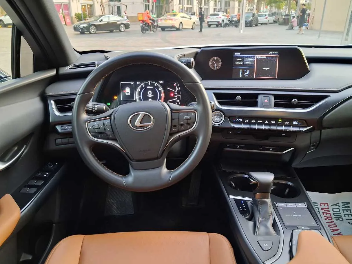 Car image 17