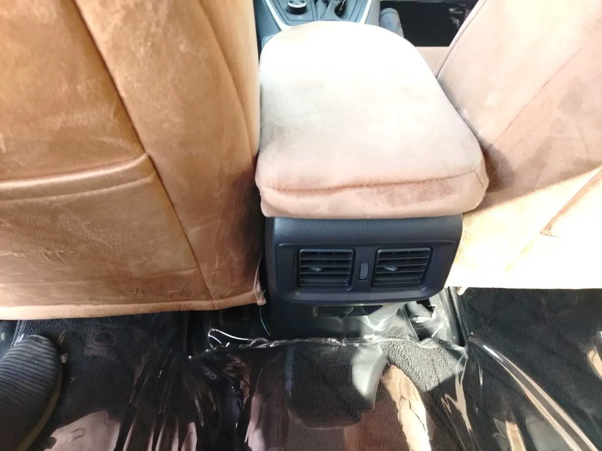 Car image 32