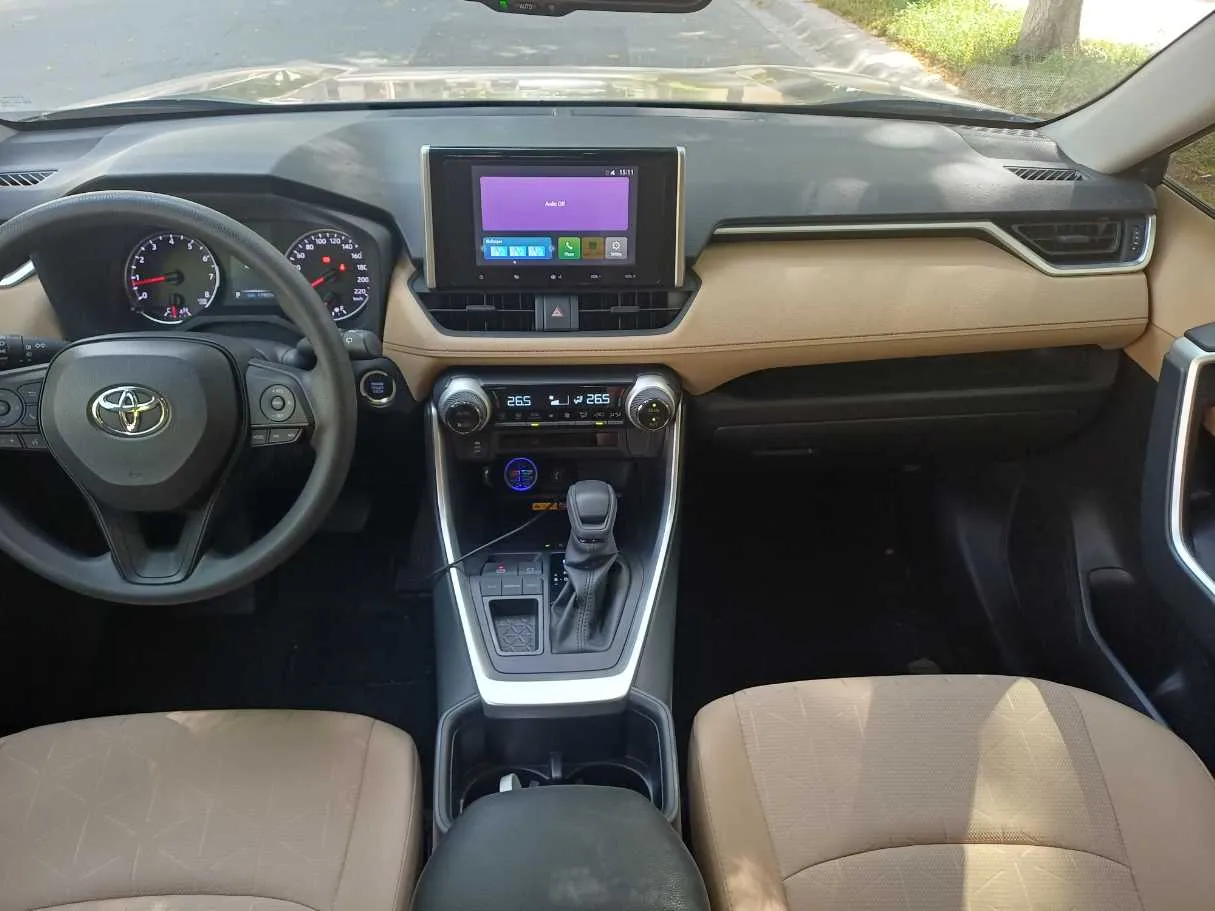 Car image 15