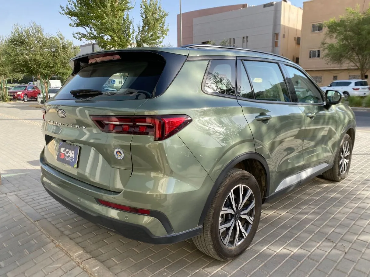 Car image 5