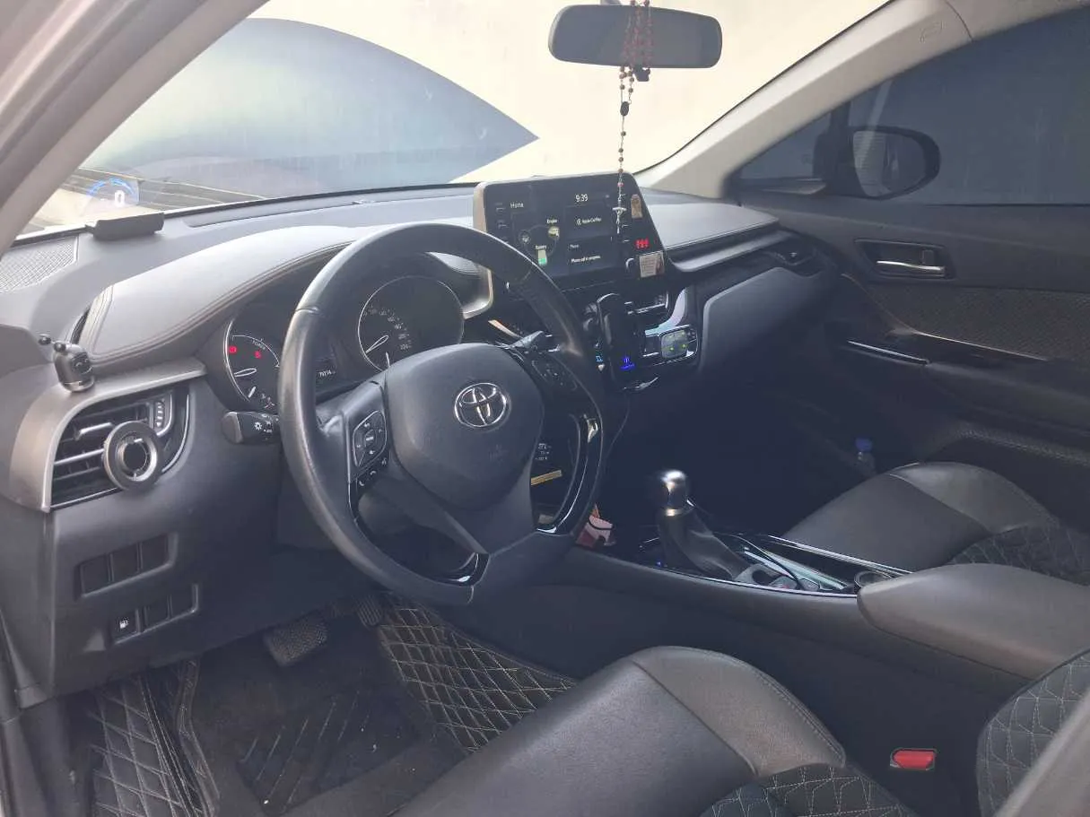 Car image 11