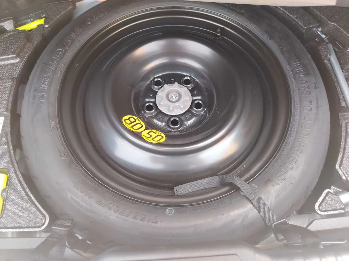 Car image 30