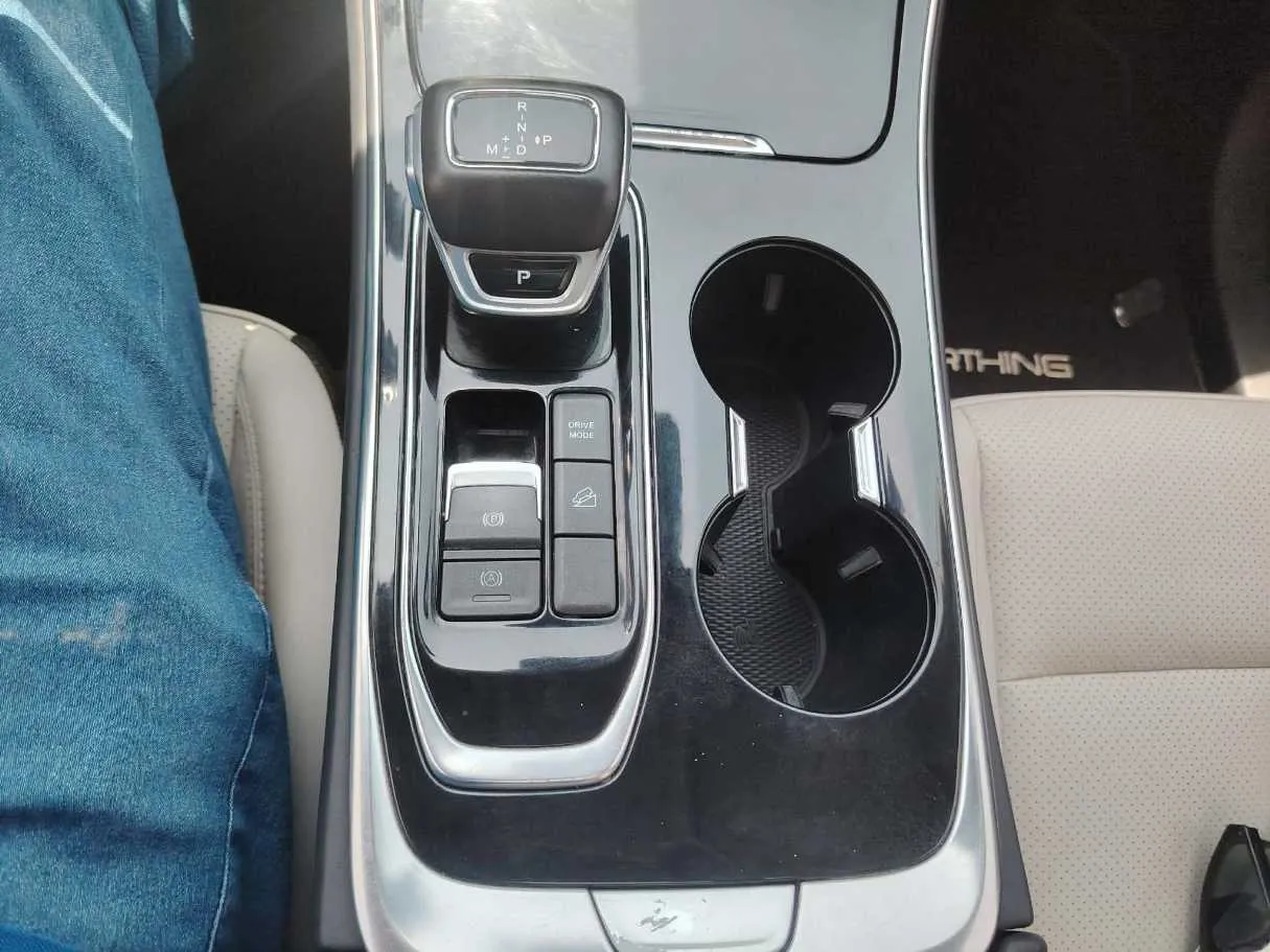 Car image 23