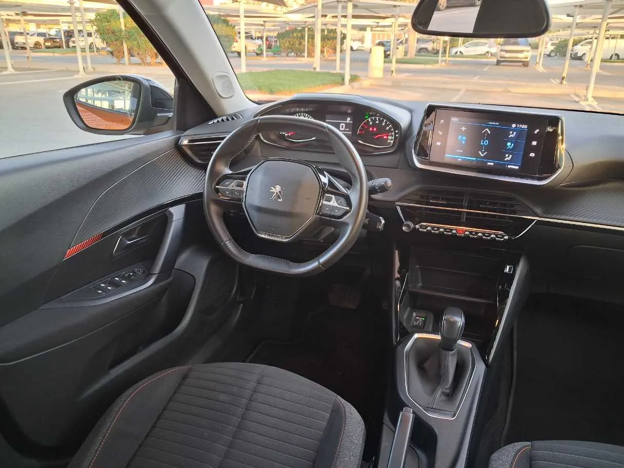 Car image 17